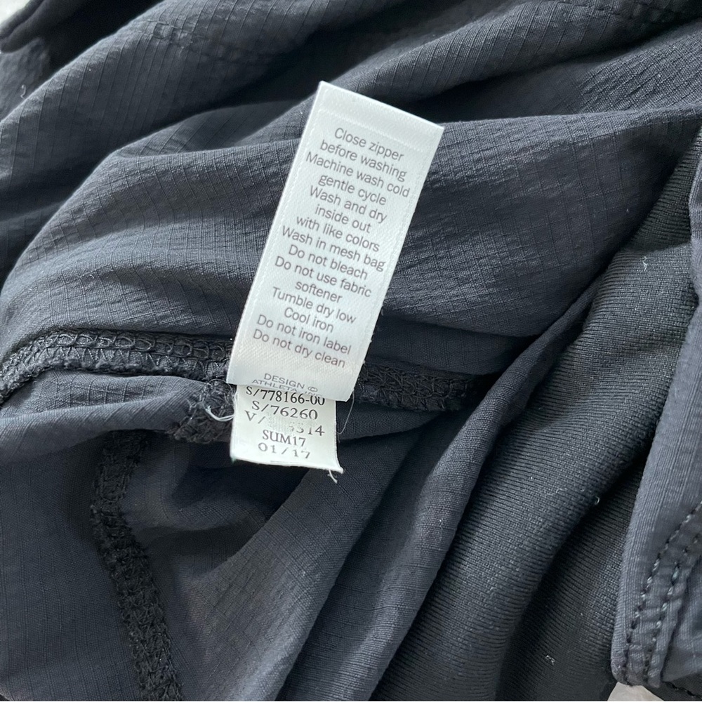Athleta Women’s Capris Pants Size 8P Black Nylon Spandex Blend. Zip/snap closure - Picture 5 of 6